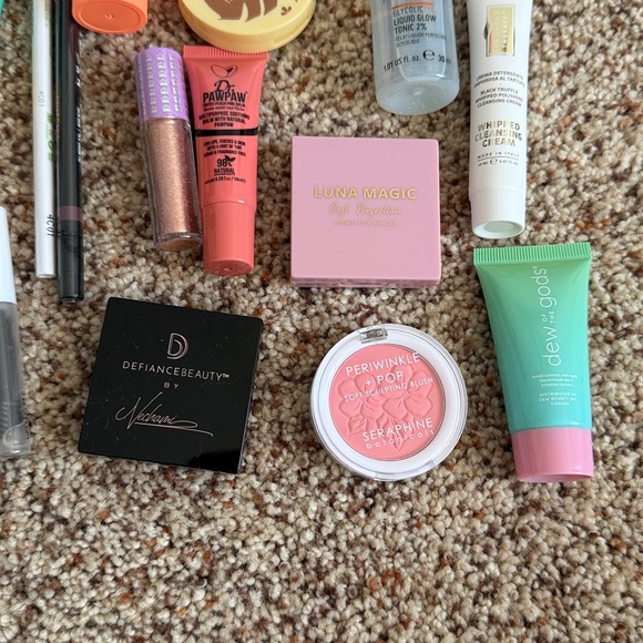 Makeup Bundle - Picture 4 of 5
